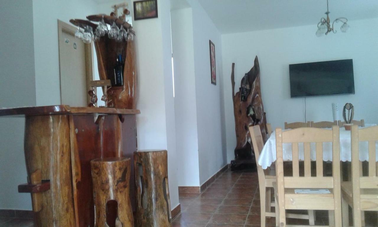 Pensiunea Casa Vanatorului Otel Oteleni Dış mekan fotoğraf